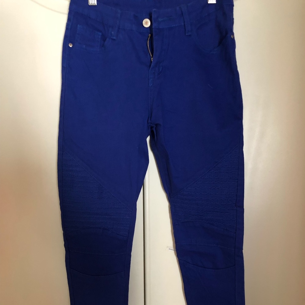 Blue skinny pants ! Gorgeous pants never used !
